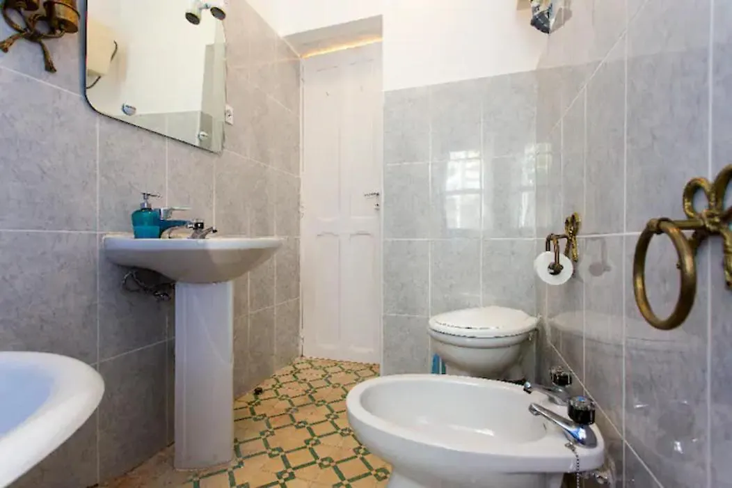 #Private Room C Lisbon 0*,